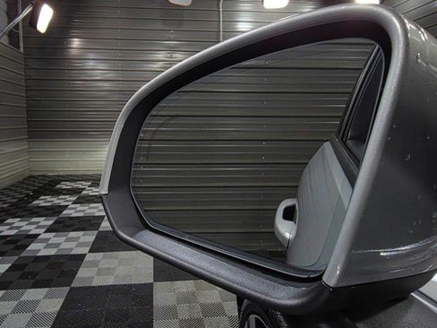 Used 2023 Volvo XC40 B5 Ultimate image 38