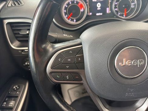 Used 2020 Jeep Cherokee Latitude Lux w/ Comfort/Convenience Group AWD/4WD image 28