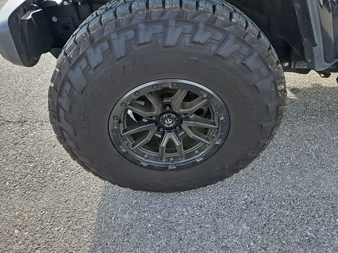 Used 2023 Jeep Gladiator Sport image 14