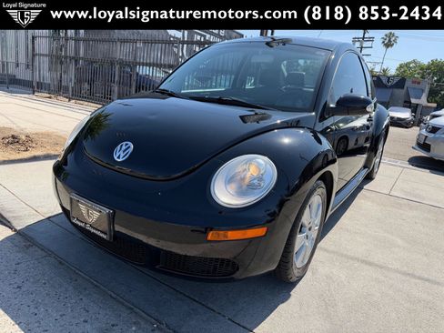 Used 2009 Volkswagen Beetle S FWD image 3