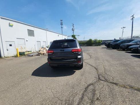 Used 2015 Jeep Grand Cherokee Altitude AWD/4WD image 16