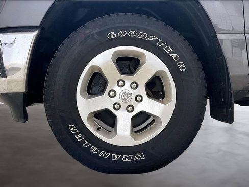 Used 2019 RAM 1500 Big Horn AWD/4WD image 10