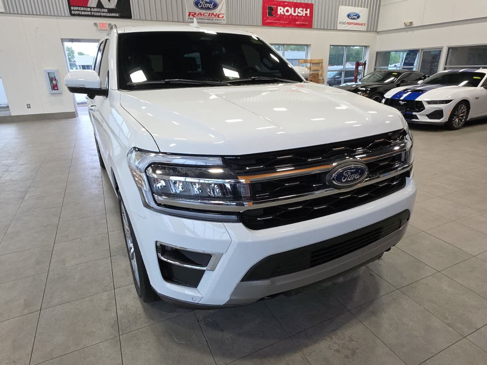Used 2023 Ford Expedition Max Limited AWD/4WD image 3