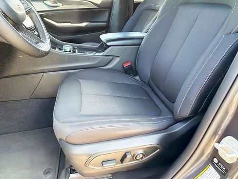 Used 2024 Jeep Grand Cherokee L Laredo RWD image 14