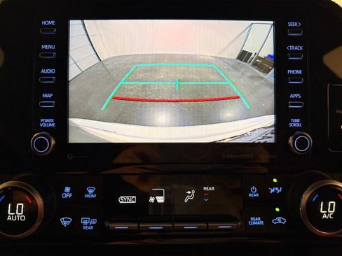Used 2021 Toyota Highlander XSE FWD image 26