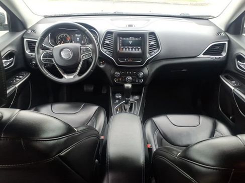 Used 2019 Jeep Cherokee Latitude Plus w/ Comfort/Convenience Group AWD/4WD image 16