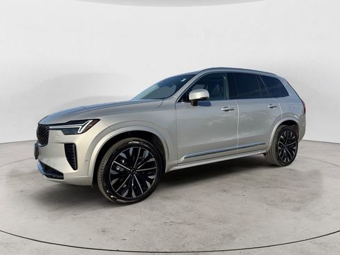 Certified 2025 Volvo XC90 B5 Plus image 2