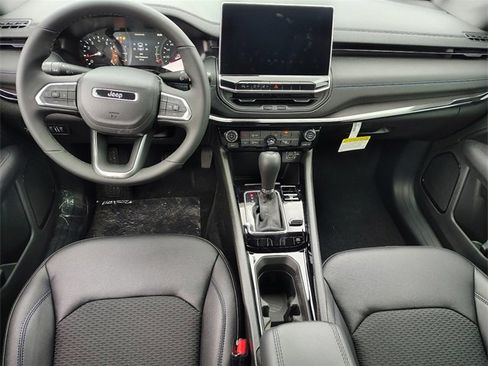 New 2026 Jeep Compass Latitude image 14
