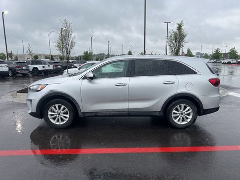 Used 2019 Kia Sorento L FWD image 4