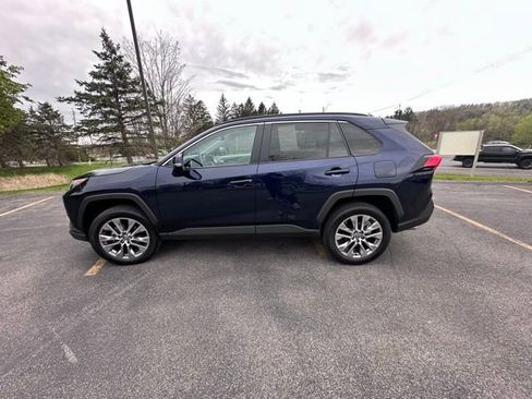 Used 2023 Toyota RAV4 XLE Premium FWD image 6