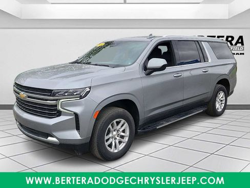 Used 2024 Chevrolet Suburban LT AWD/4WD image 3