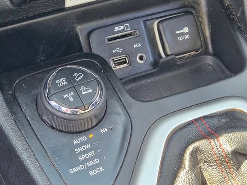 Used 2014 Jeep Cherokee Trailhawk w/ Cold Weather Group AWD/4WD image 37
