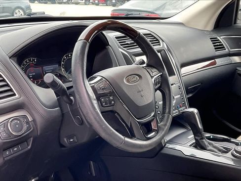 Used 2017 Ford Explorer Platinum image 13
