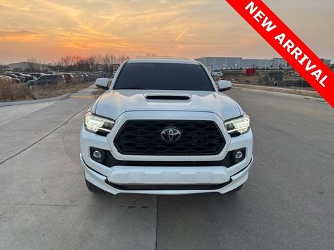 Used 2022 Toyota Tacoma TRD Sport w/ TRD Premium Sport Package image 8