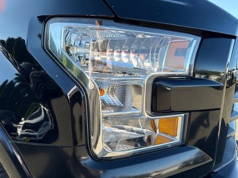 Used 2017 Ford F150 XLT AWD/4WD image 9