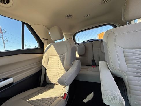 Used 2021 Ford Explorer XLT AWD/4WD image 25