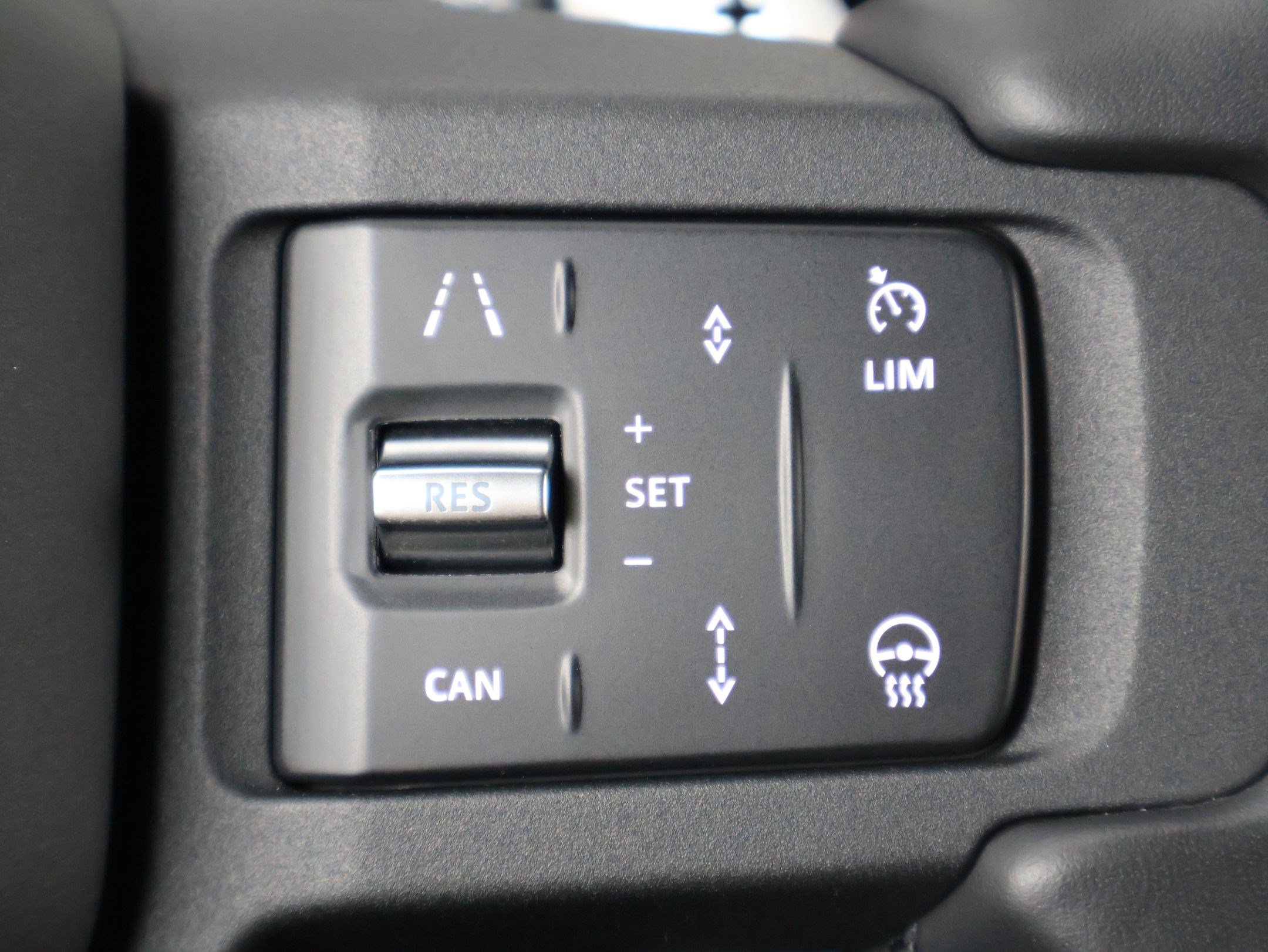 Used 2025 Land Rover Defender 110 V8 AWD/4WD image 18