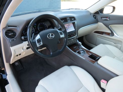 Used 2011 Lexus IS 250 4dr Sport Sdn RWD image 32