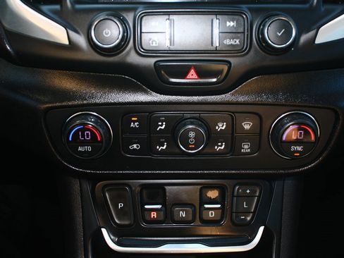 Used 2019 GMC Terrain SLT w/ Preferred Package image 18