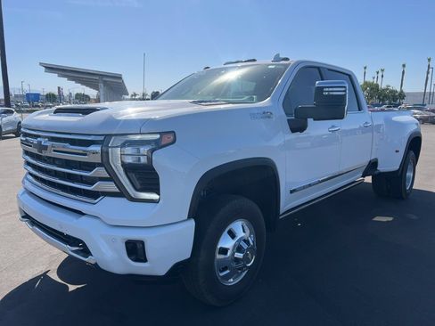 Used 2024 Chevrolet Silverado 3500 High Country w/ High Country Premium Package AWD/4WD image 3