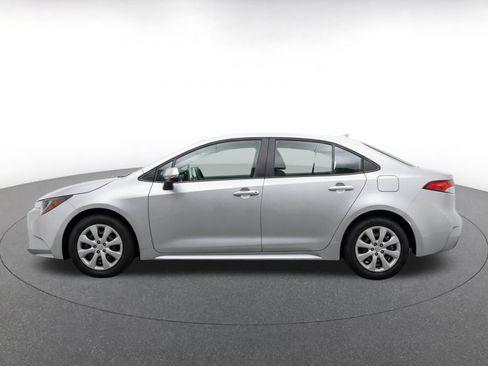 Used 2025 Toyota Corolla LE FWD image 4