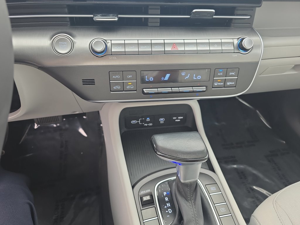 Used 2025 Hyundai Kona SEL FWD image 17