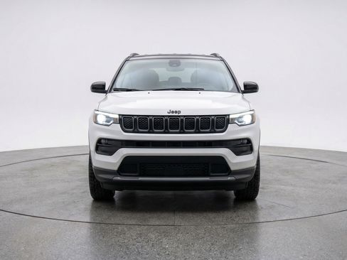 Used 2025 Jeep Compass Trailhawk AWD/4WD image 2