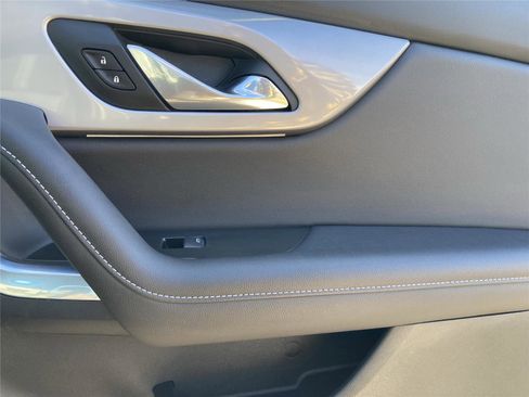 Used 2023 Chevrolet Blazer LT image 32