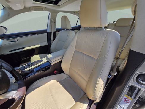 Used 2016 Lexus ES 350 w/ Premium Package w/Wood Trim FWD image 12