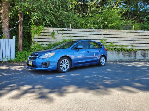 Used 2014 Subaru Impreza 2.0i Premium w/ All-Weather Package w/CVT AWD/4WD image 11