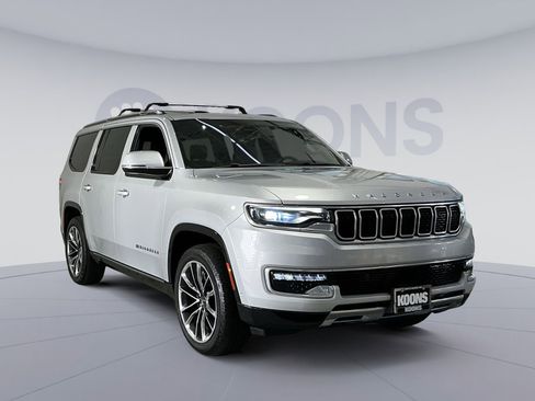 Used 2022 Jeep Wagoneer Series III w/ Premium Group I image 18