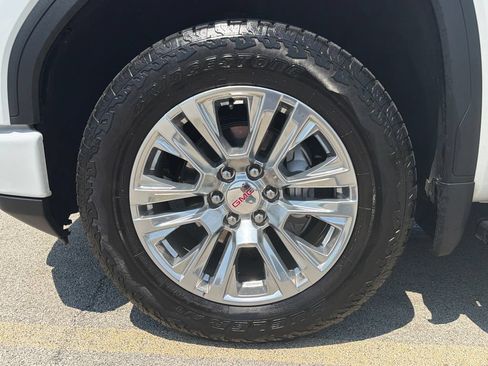 Used 2024 GMC Sierra 1500 Denali w/ Technology Package AWD/4WD image 32