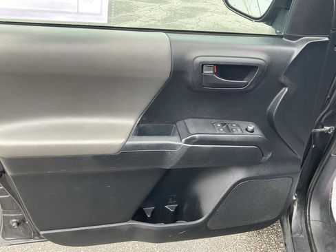 Used 2016 Toyota Tacoma SR w/ SR Convenience Package image 13