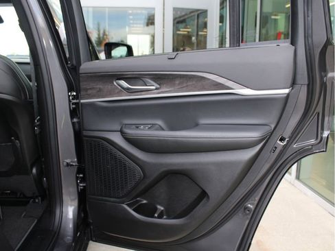 New 2025 Jeep Grand Cherokee Limited w/ Luxury Tech Group II image 29