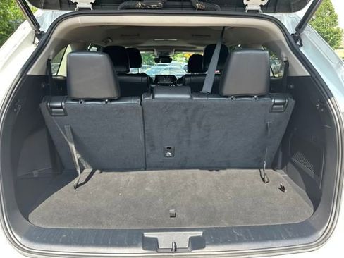 Used 2022 Toyota Highlander XLE image 25