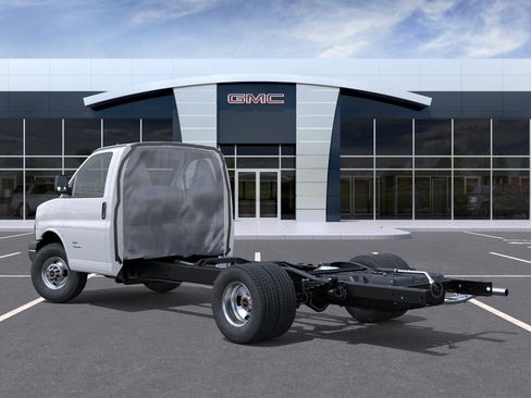 New 2026 GMC Savana 3500 w/ Power Convenience Package image 3