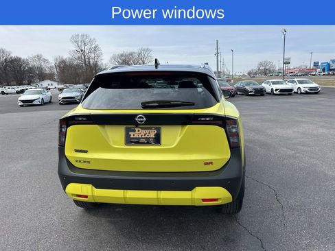 Used 2025 Nissan Kicks SR image 5