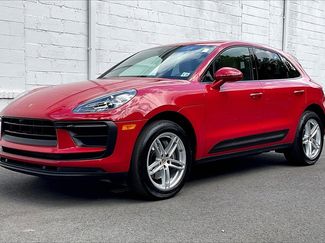 Certified 2022 Porsche Macan image 1