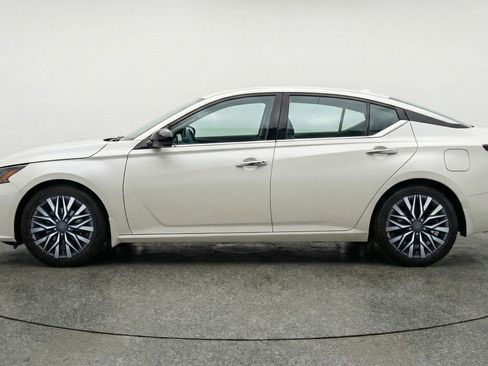 Used 2025 Nissan Altima 2.5 SV image 5
