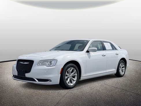 Used 2023 Chrysler 300 Touring w/ Safetytec Plus Group image 7