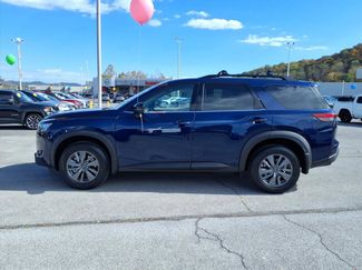 Certified 2025 Nissan Pathfinder SV video 2