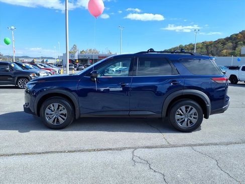 Certified 2025 Nissan Pathfinder SV image 2