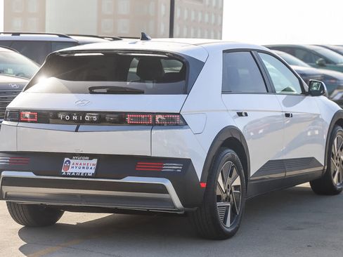 New 2026 Hyundai Ioniq 5 SEL image 2