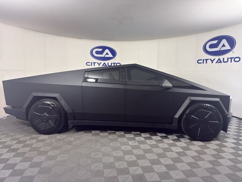 Used 2024 Tesla Cybertruck AWD Crew Cab image 2