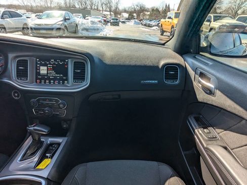 Used 2019 Dodge Charger SXT AWD/4WD image 17