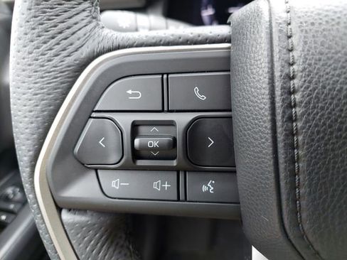 Used 2025 Toyota Tacoma Limited AWD/4WD image 38