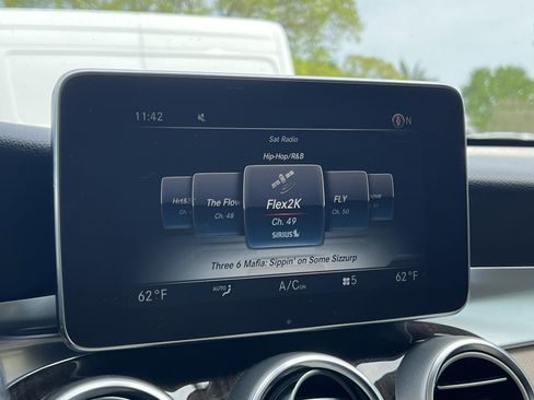 Used 2019 Mercedes-Benz GLC 300 4MATIC image 23