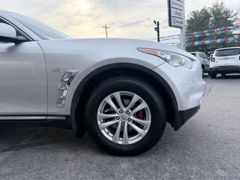 Used 2017 INFINITI QX70 w/ Premium Package image 6