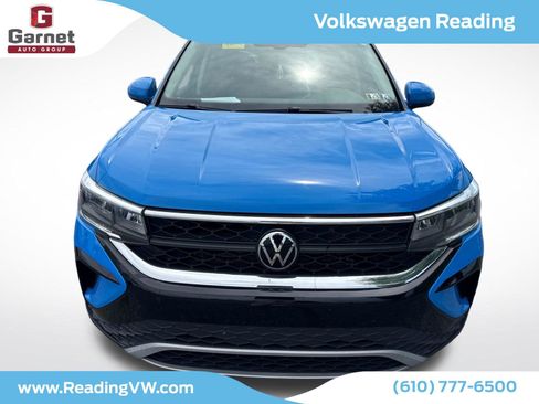 Used 2023 Volkswagen Taos SE w/ Panoramic Sunroof Package AWD/4WD image 9
