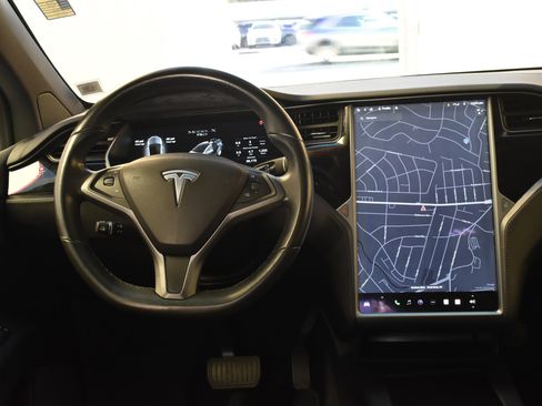 Used 2018 Tesla Model X 75D image 30